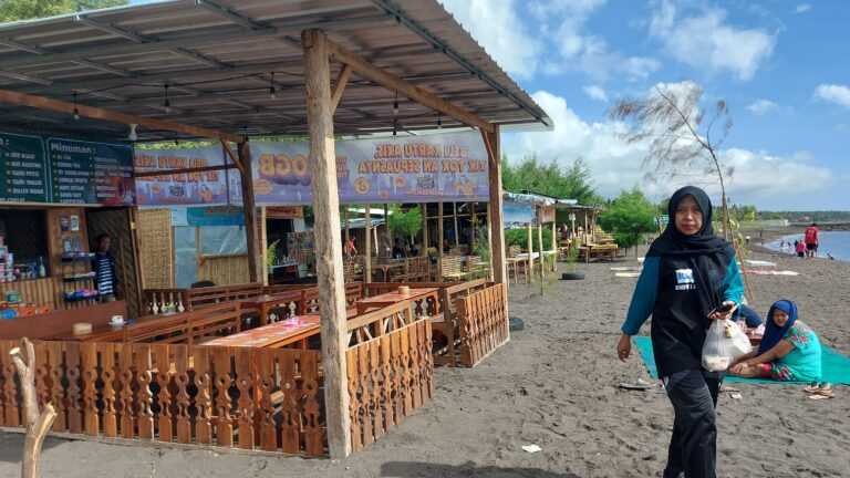 Keindahan dan Potensi Ekonomi Pantai Seranit Banyuwangi