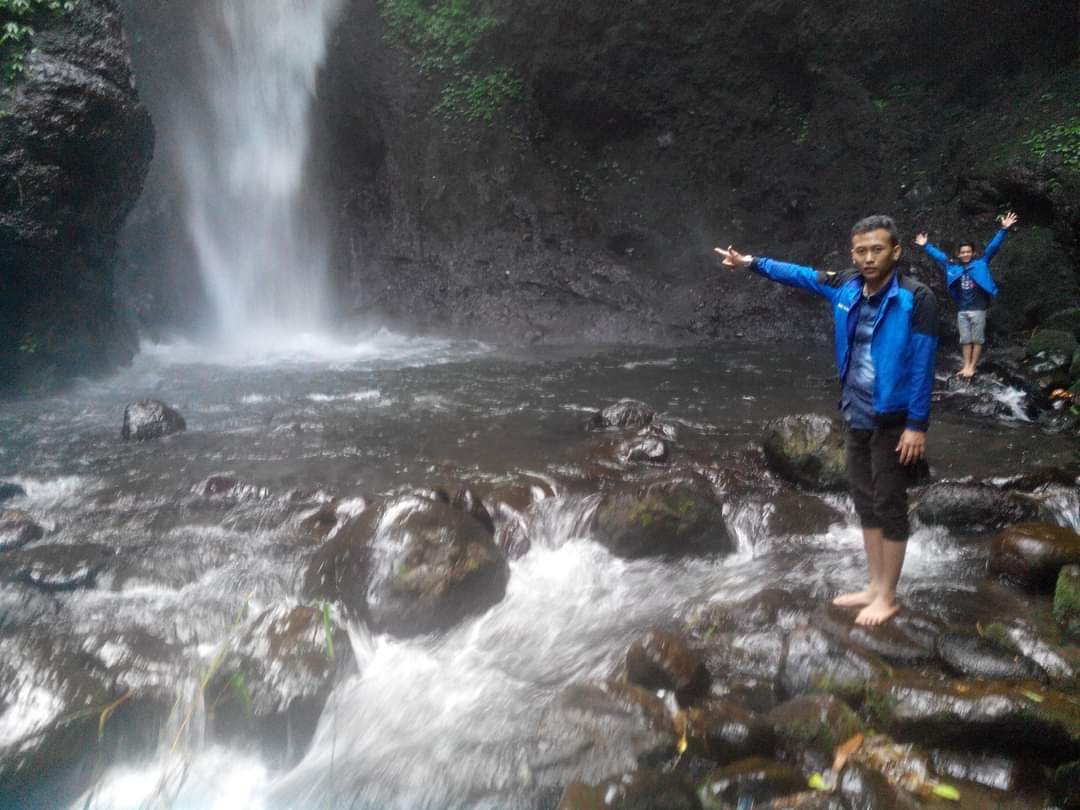 Melupakan Hektik Kota: Pelukan Ketenangan di Air Terjun Kalibendo