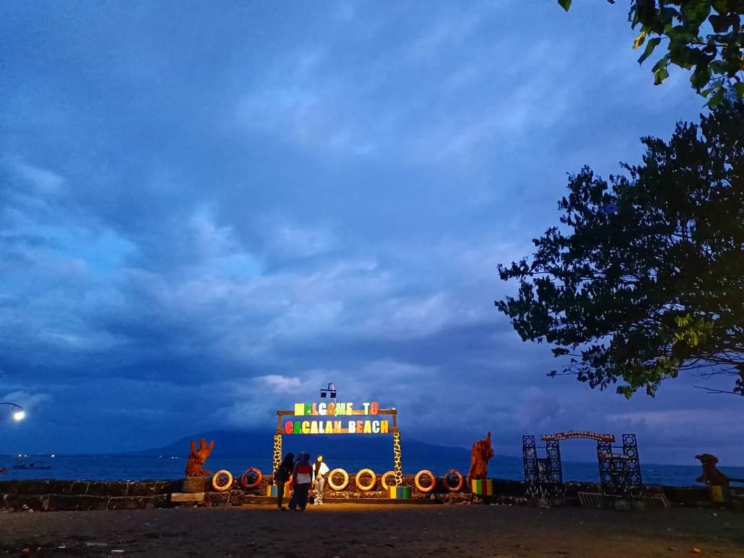 Pantai Cacalan Pilihan Terbaik untuk Habiskan Liburan Nataru