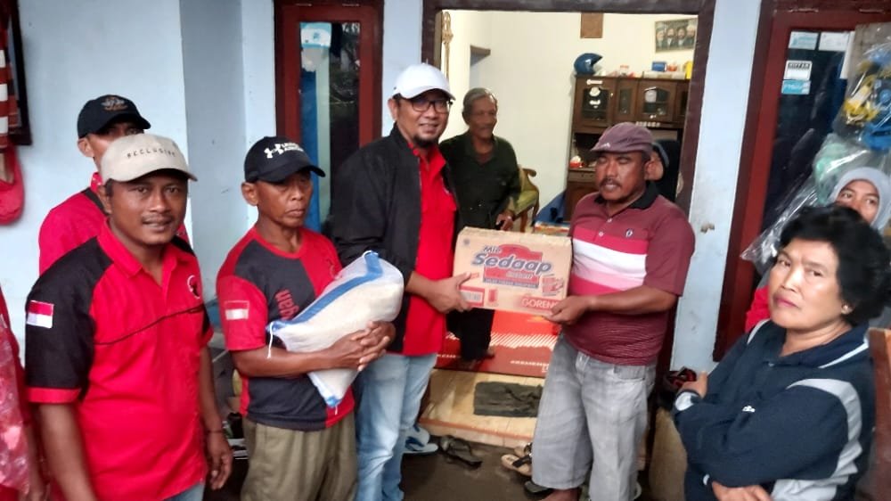 Ketua DPRD Banyuwangi Berikan Paket Sembako Pada Korban Banjir 