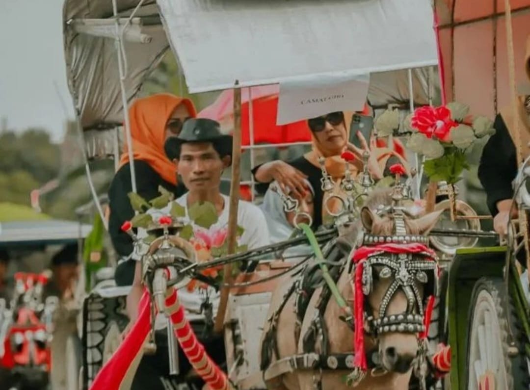 Wisata Budaya Pantai Watu Dodol: Mengenal Tradisi Puter Kayun Banyuwangi