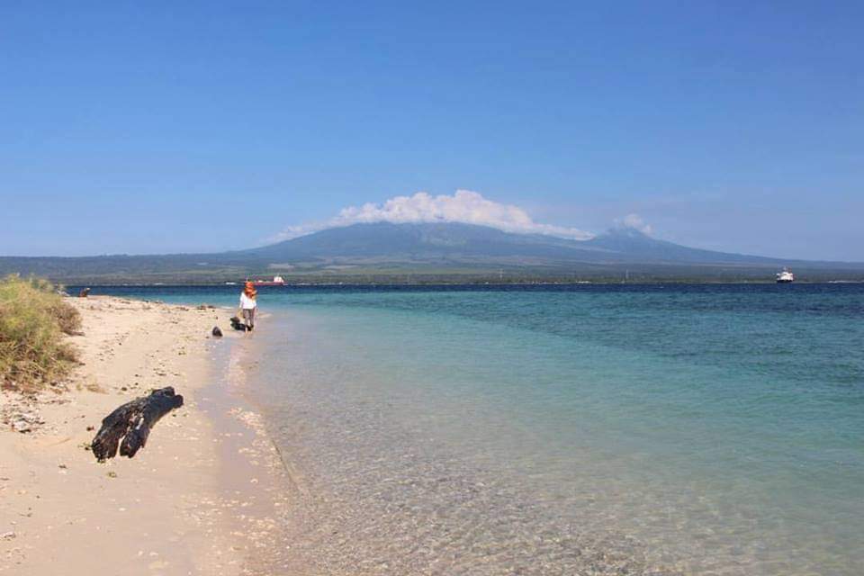 Pasir Putih dan Petualangan Bawah Laut: Liburan Seru di Pulau Tabuhan, Destinasi Libur Lebaran yang 