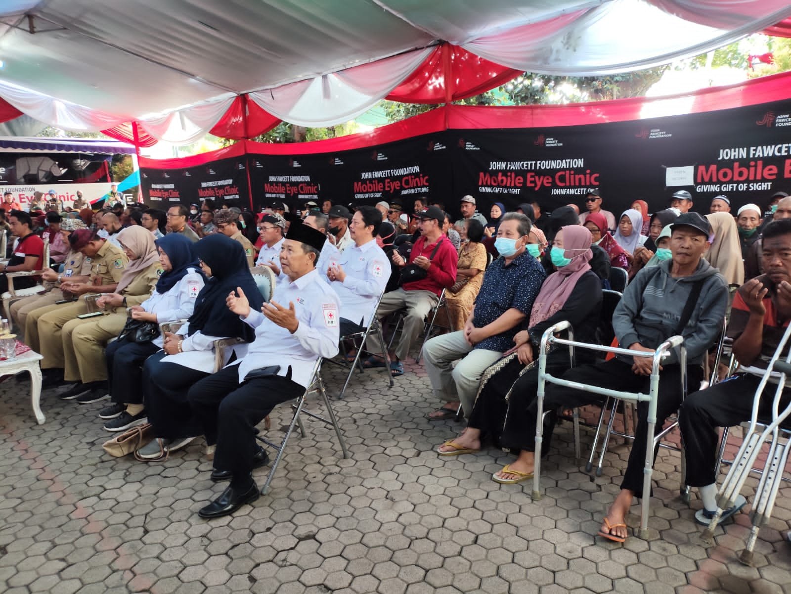 Warga Banyuwangi Antusias Ikuti Operasi Katarak