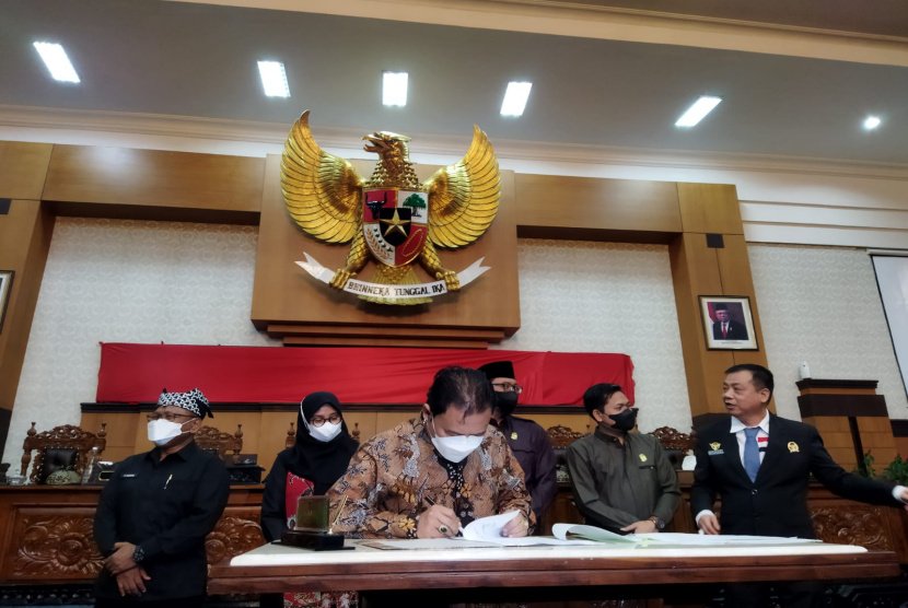 DPRD Banyuwangi Tandatangani Nota Kesepakatan KUA PPAS Tahun 2023