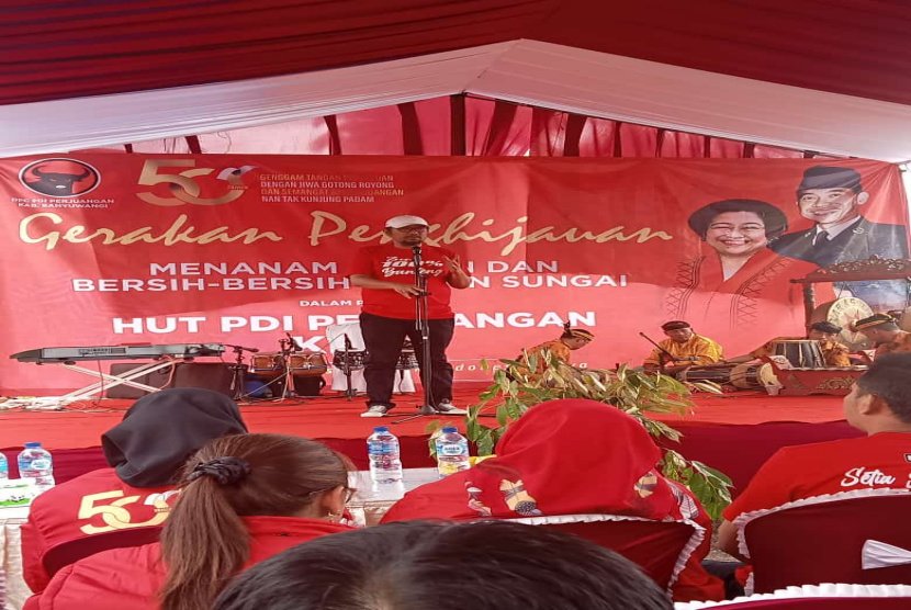 DPC PDI Perjuangan Banyuwangi Tanam Seribu Pohon