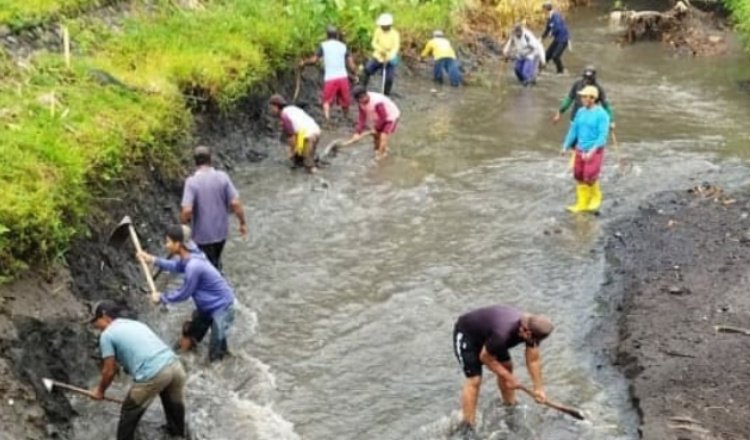 Angkat Sedimen dengan Gotong Royong Korsda-HIPPA