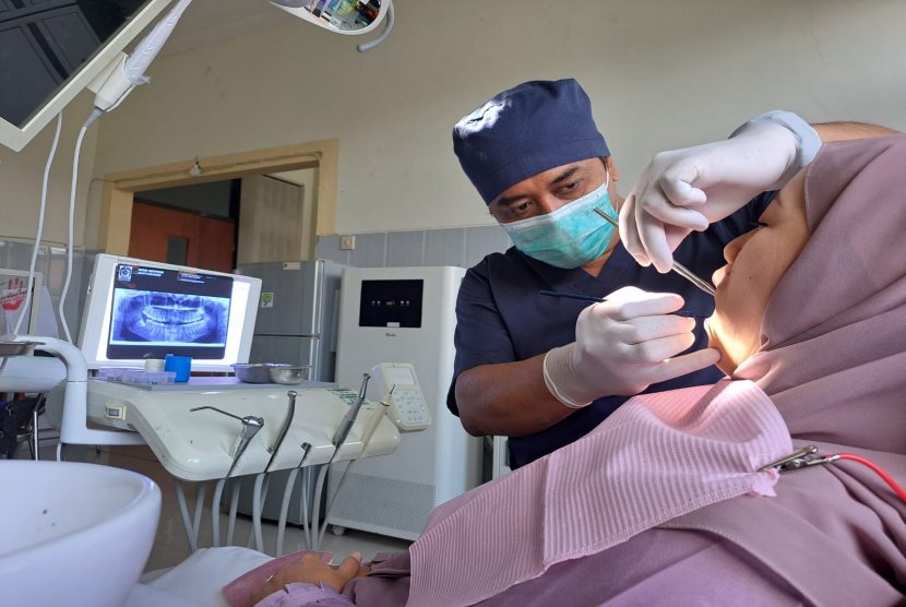 Jangan Anggap Enteng Gigi Goyang, Segera Konsultasikan ke Dokter 