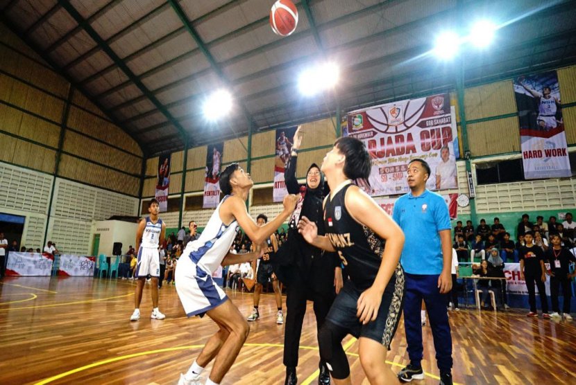 Ratusan Pelajar Banyuwangi Ramaikan Kejuaraan Basket