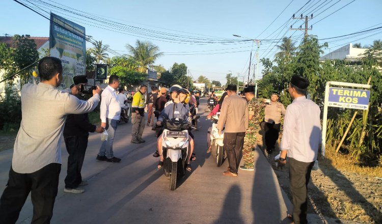 Berbagi Berkah di Ramadan, PT BSI Bagi-bagi Takjil Bersama Masyarakat dan Forpimka