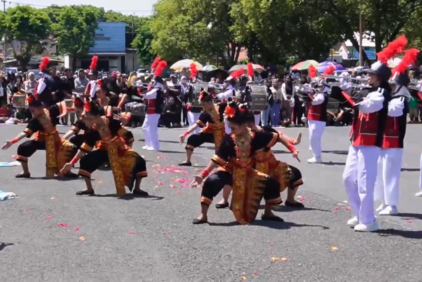 Dispendik Gelar Festival Drumband Etnik, Fasilitasi Kreativitas Pelajar