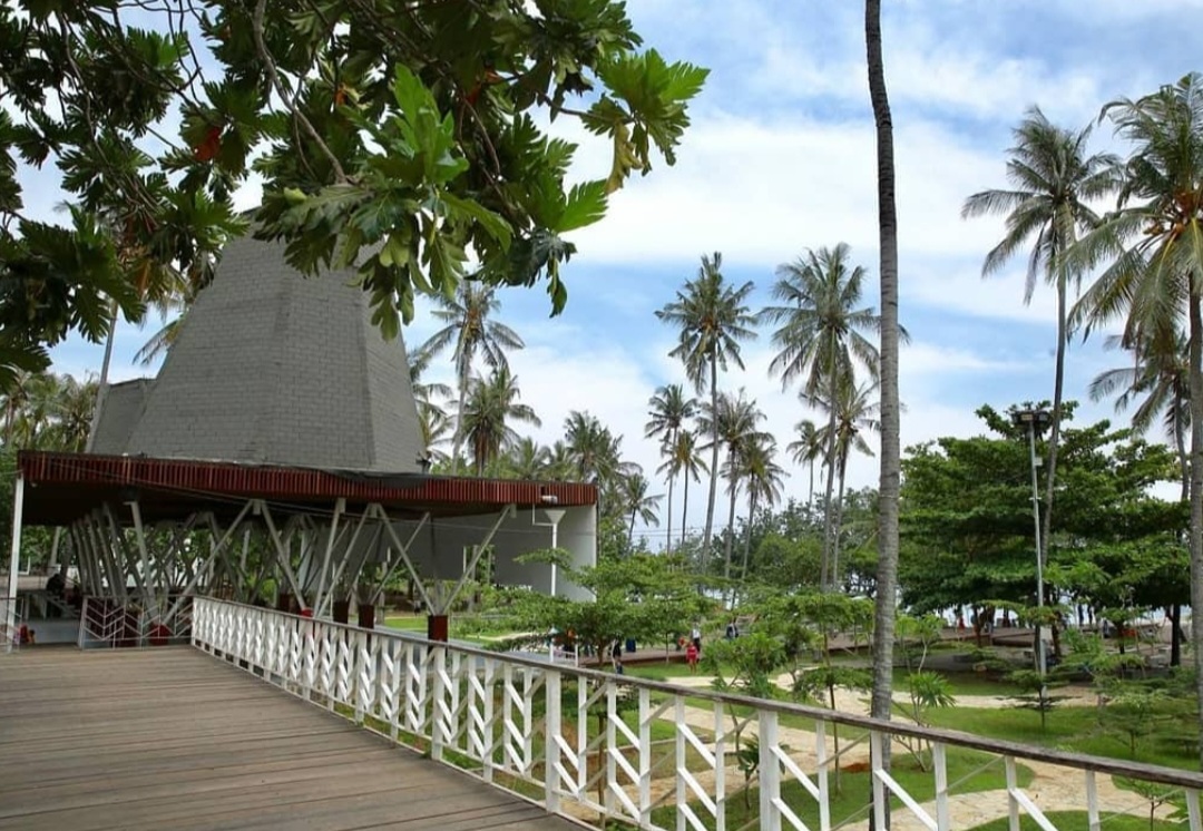 Menyapa Pesona Alam dan Budaya di Pantai Grand Watu Dodol