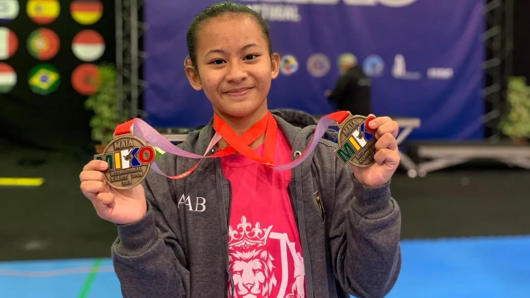 Siswi SDN 1 Mojopanggung Peraih 2 Emas Dunia Karate, Dapat Beasiswa dari Pemkab Banyuwangi