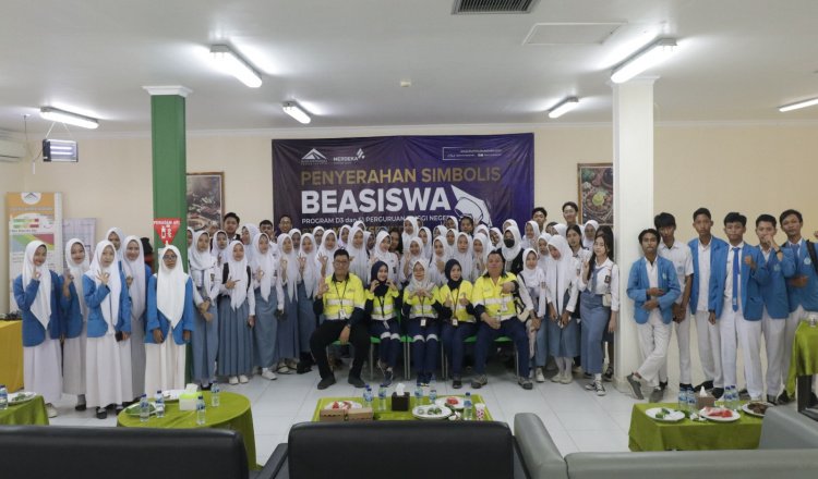Penyerahan Beasiswa PT BSI 2024: 80 Mahasiswa Terima Bantuan Biaya Kuliah